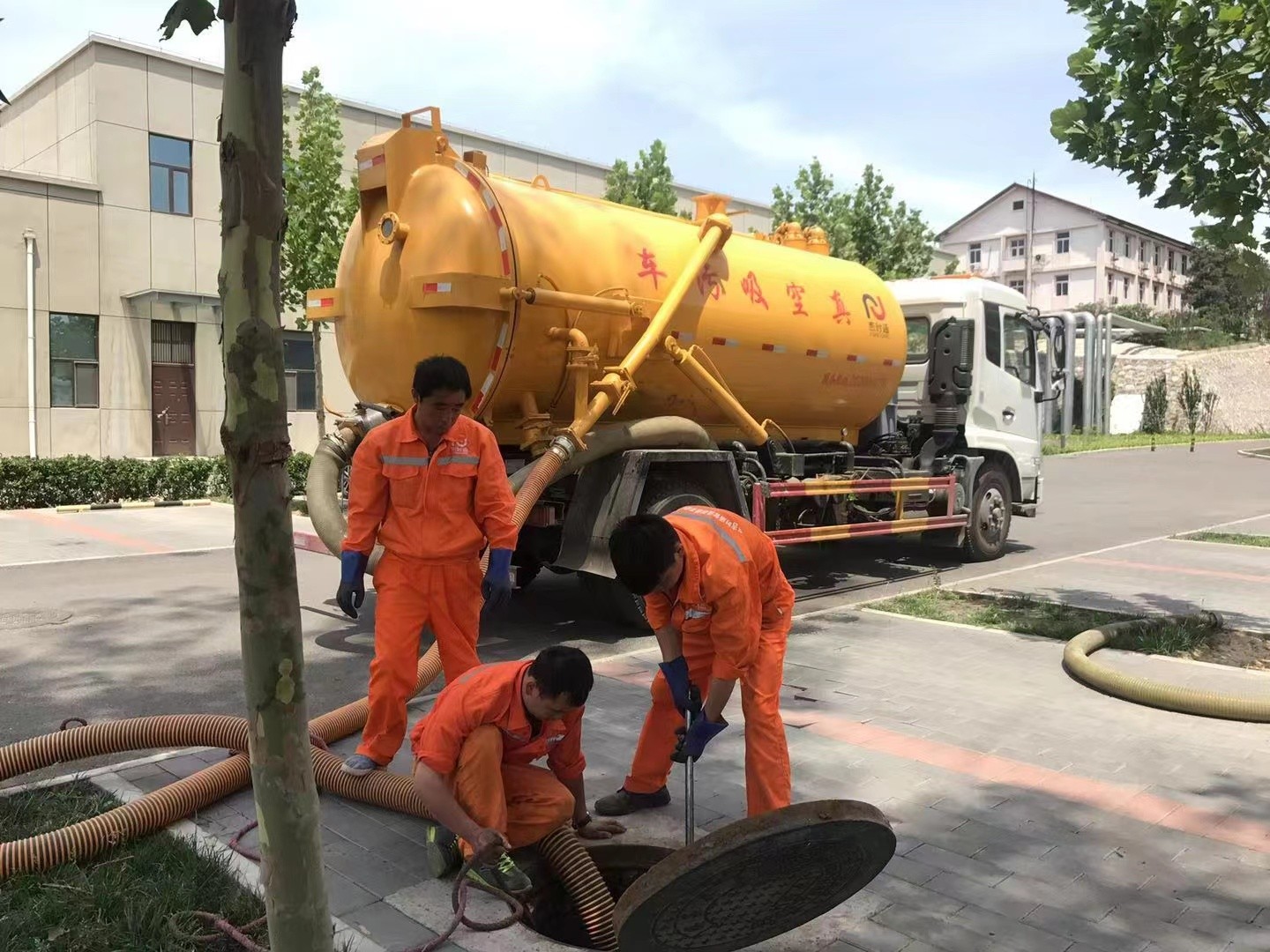 南区街道化粪池清理与5-8吨吸粪车施工效率分析